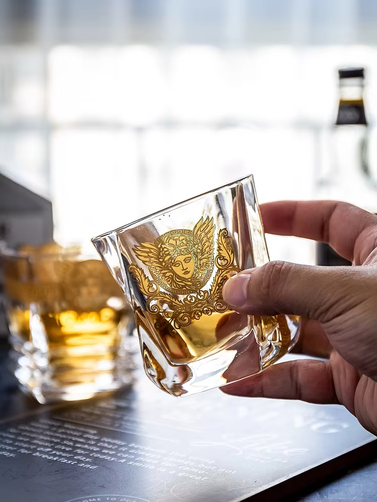 Medusa Gold Head Painted Whisk - Whisky Beer And Wine 评论和价格